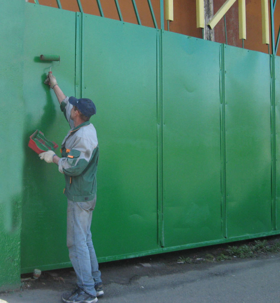 Как покрасить гараж краскопультом